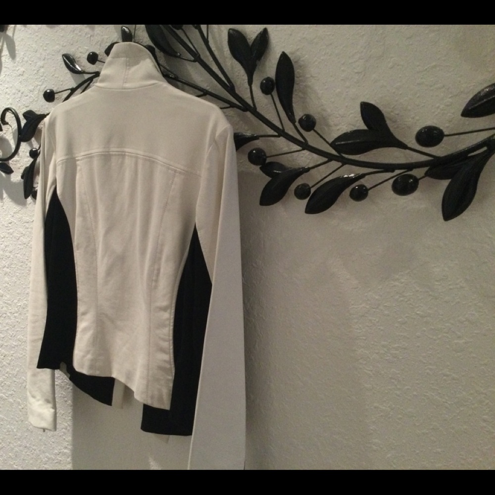 Leather jacket. - Picture 2 of 5